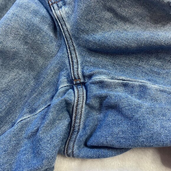 Arizona Highest-Rise Curvy Mom Jeans JUNIORS Size 9 Distressed Light Wash Denim - Picture 6 of 13